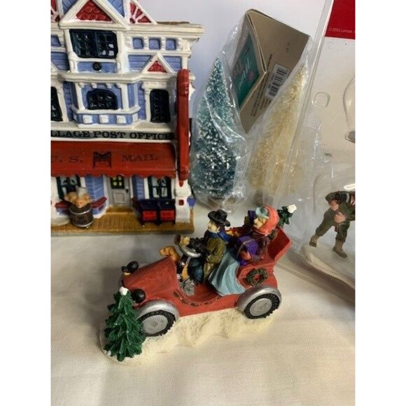 Coventry Cove Village Figurines Set - Picture 3 of 8